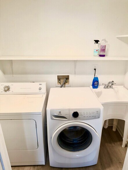 Building Photo - 2004 Fort Pemberton Ct