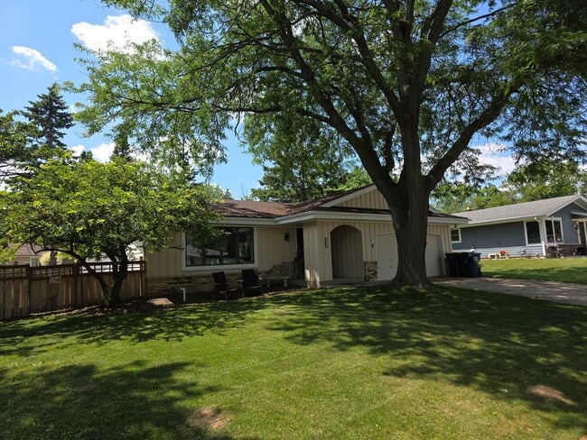 Primary Photo - Updated 3 bedroom 2 bathroom Oak Creek ranch