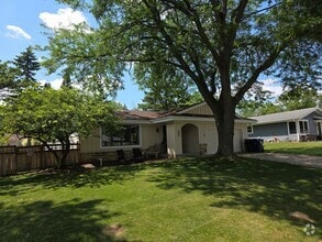 Building Photo - Updated 3 bedroom 2 bathroom Oak Creek ranch