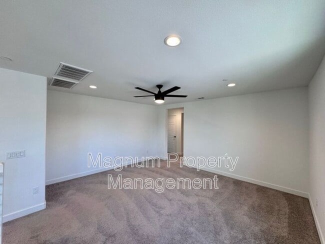 Building Photo - 34118 Willow Stone St