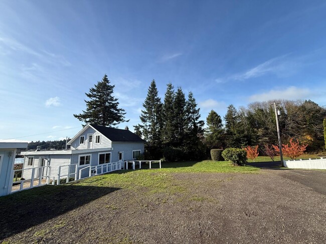 Building Photo - 490 5th Ave