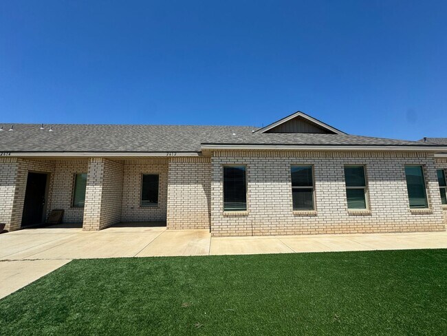 Building Photo - 2Bed/ 2Bath Available MAY- in Lubbock cooper ISD!