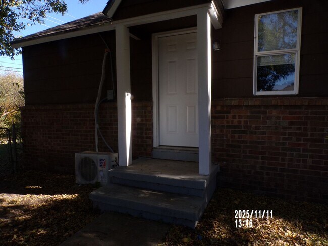 Building Photo - 1607 NW Lincoln Ave