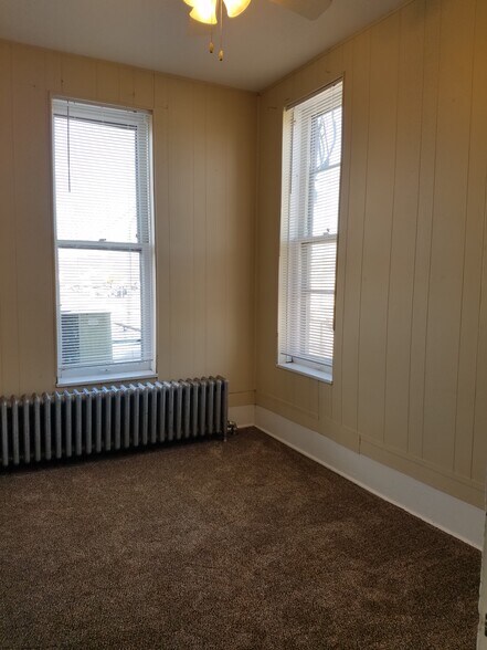 Building Photo - 504 S Central Ave