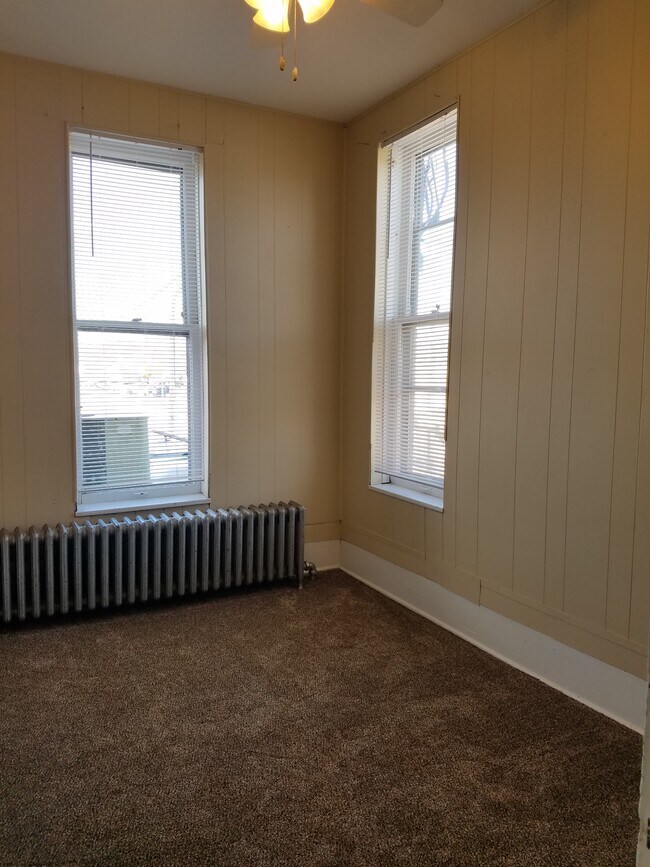 Building Photo - 504 S Central Ave