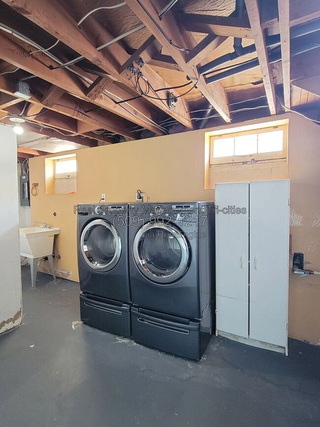 Building Photo - 312 Goethals Dr