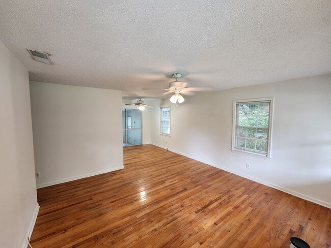 Building Photo - Coastal Charmer on IOP