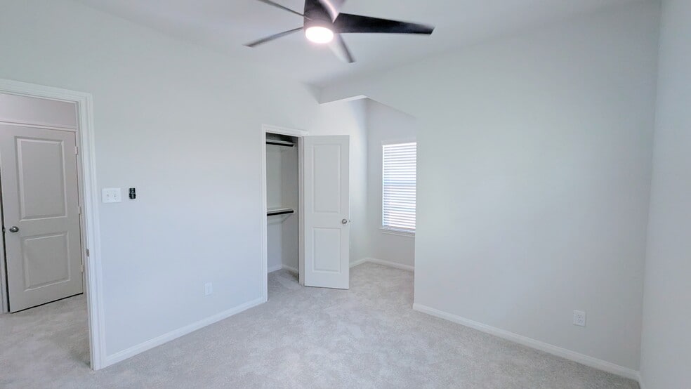 Bedroom 2 with ceiling fan and closet. - 13218 HP Johnson St