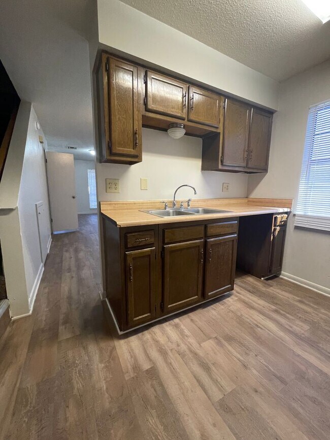 Building Photo - 306 Loire Ave