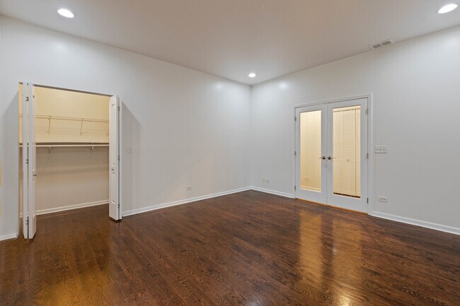 Building Photo - 4800 S St Lawrence Ave