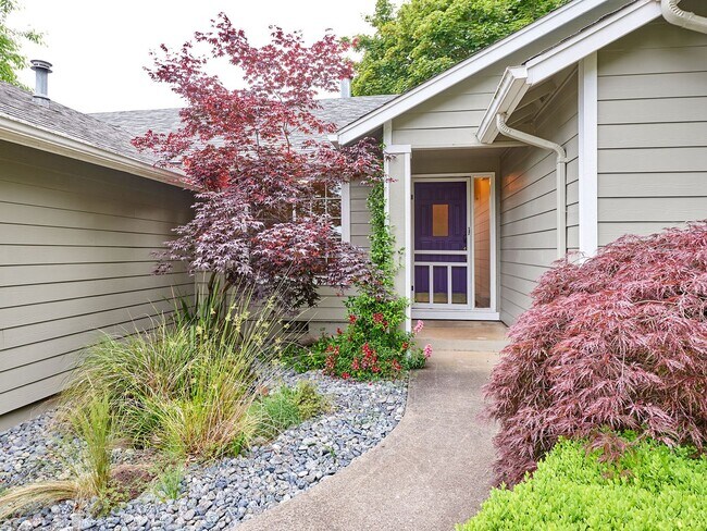 Building Photo - 3 bed, 2 bath single-level home in South Salem
