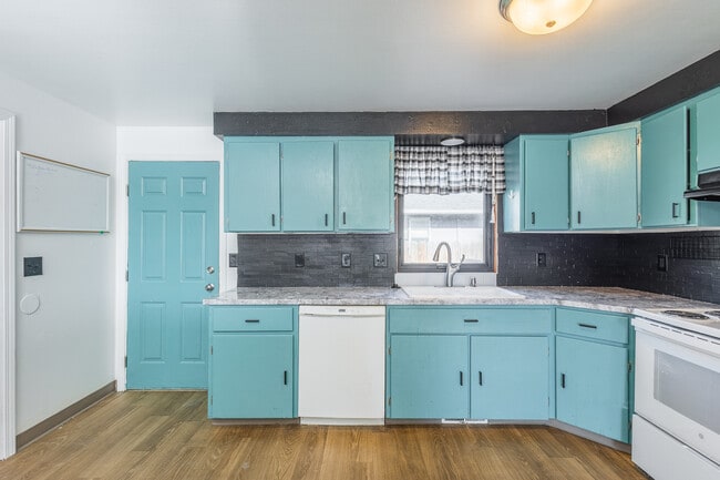 Building Photo - 924 E Georgia Ave