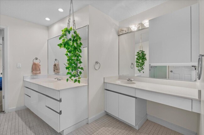 Building Photo - 3824 Gaines Dr