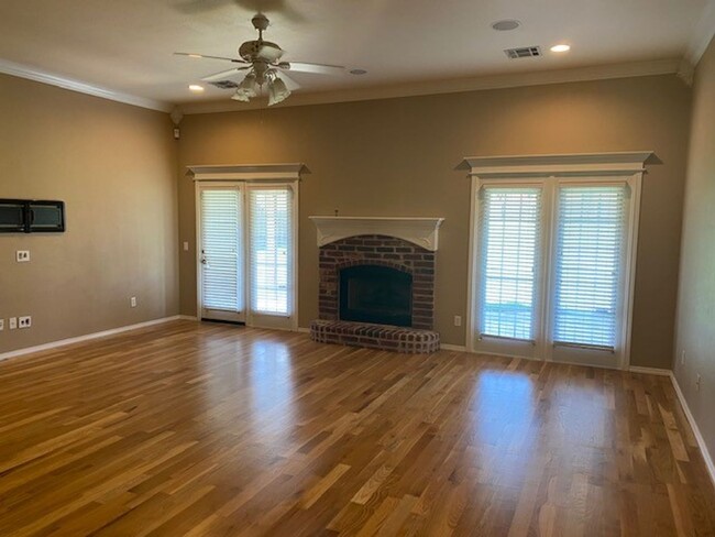 Building Photo - 3 Bed, 2 Bath + Office | Jenks, OK | $2200...
