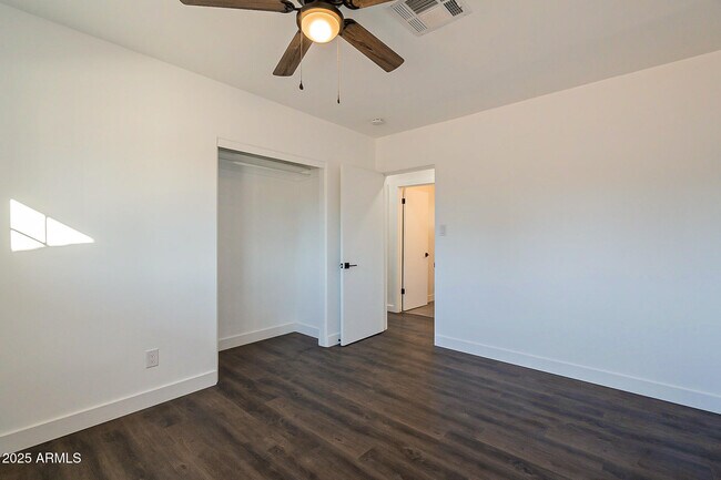 Building Photo - 1316 E Lemon St