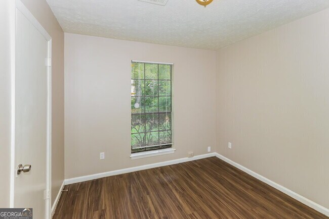 Building Photo - 8912 Saddlewood Dr