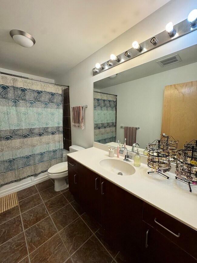 Building Photo - 1620 S Michigan Ave