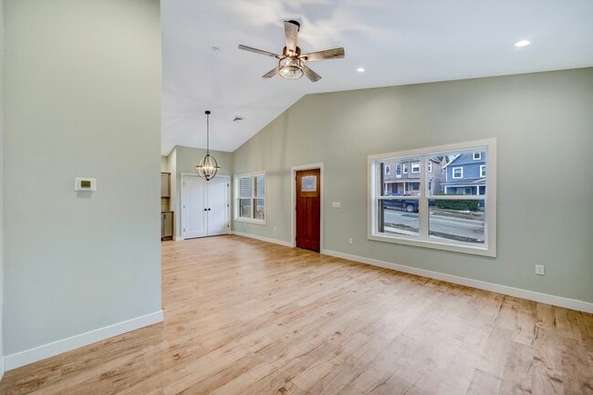 Building Photo - 525 Harrison Ave