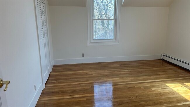 Building Photo - 48 Buckley St