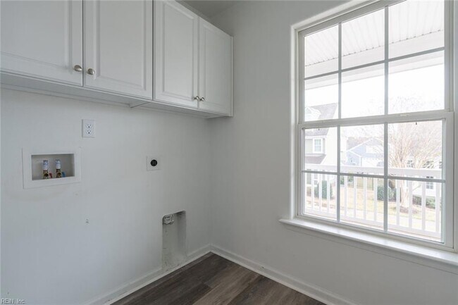 Building Photo - 5616 Memorial Dr