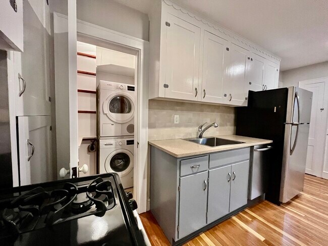 Building Photo - 94 Glendale Rd