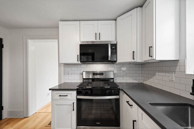 Building Photo - AVAILABLE SEPT 1ST!! FULLY RENOVATED 1-bedroom in the HEART OF DORMONT!