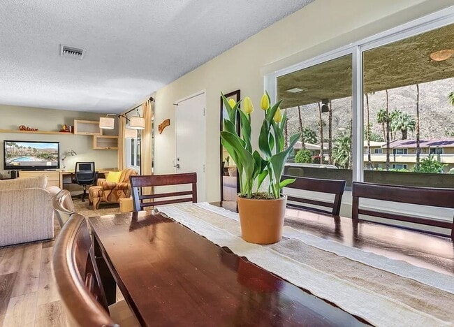 Building Photo - Sandstone Villas, Canyon Corridor,Seasonal Furnished