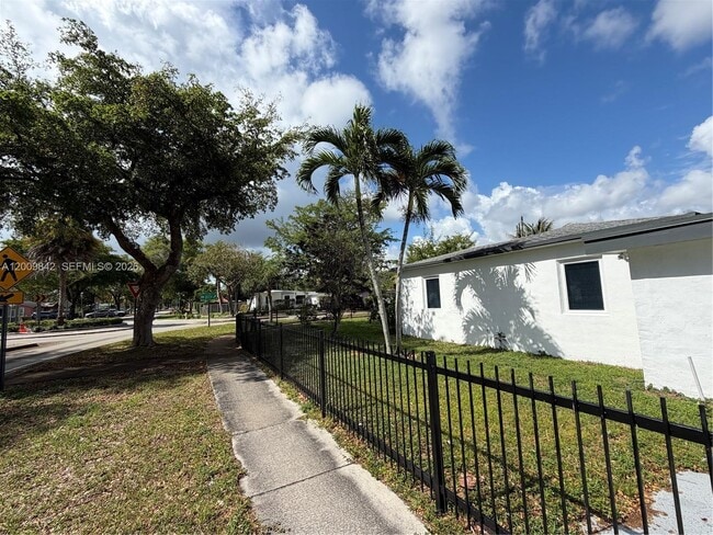 Building Photo - 1005 NW 123rd St
