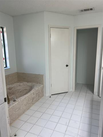 Building Photo - 2702 Foxboro Dr