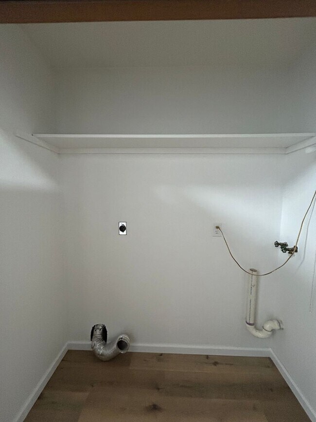 Building Photo - 917 N Clay St