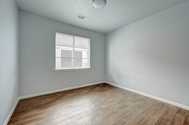 Building Photo - 3306 Stratford Pointe Dr