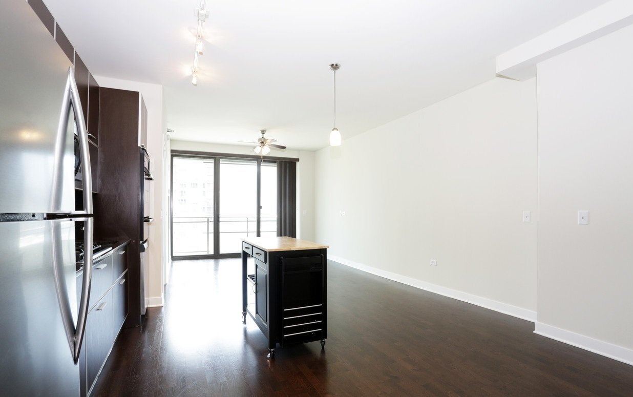 Building Photo - 169 N Sangamon St