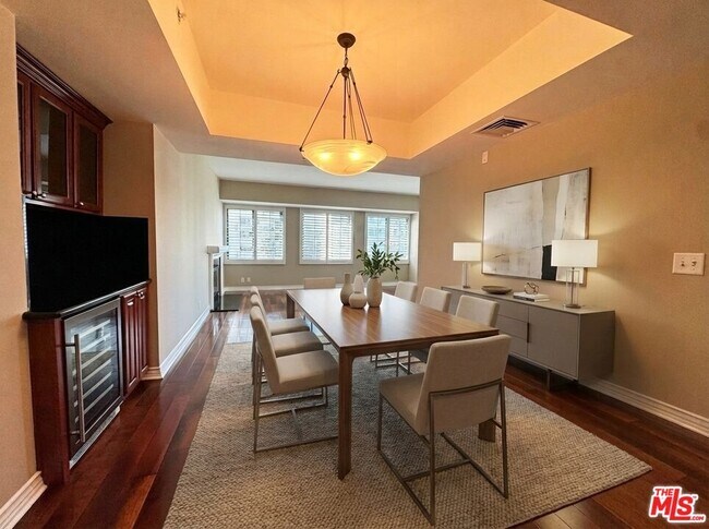 Building Photo - 10520 Wilshire Blvd