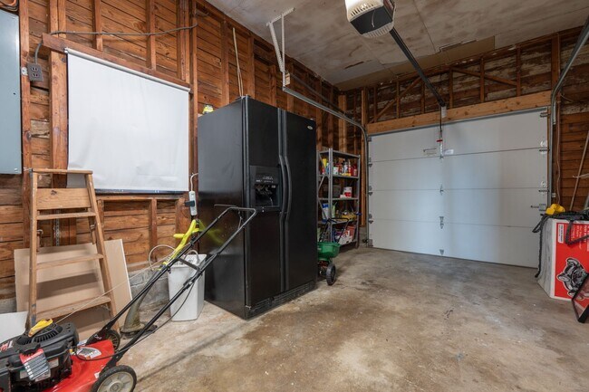 Building Photo - MOVE IN READY 4-bedroom Ranch home nestled in the Heart of Norfolk!