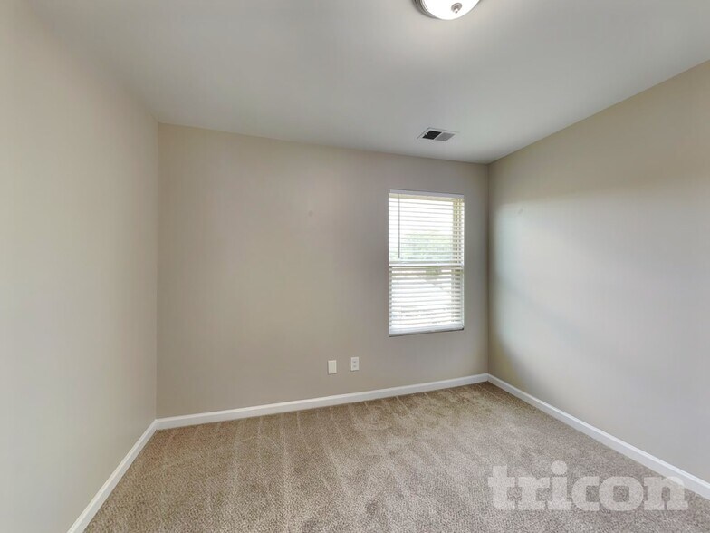 Building Photo - 646 Nonsuch Way