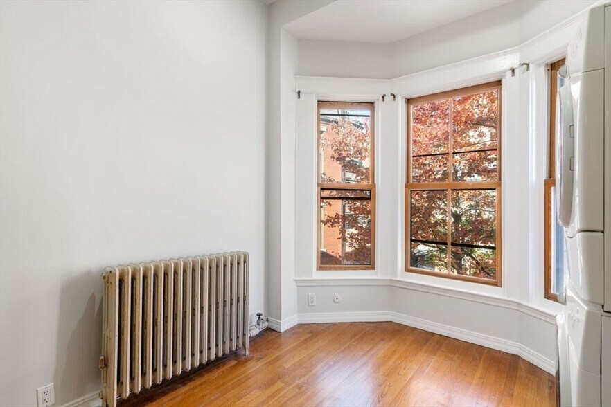 Building Photo - 17 Cazenove St