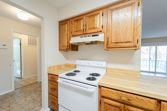 Building Photo - 2 bed, 2 bath newly renovated