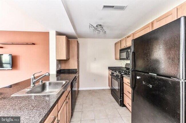 Building Photo - 350 G St SW