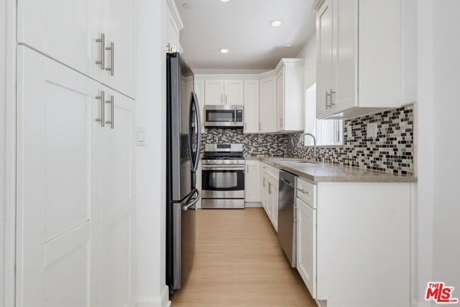 Building Photo - 3528 Mesquite Dr