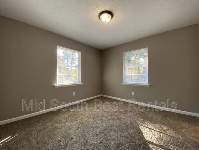 Building Photo - 6 Point O Woods Dr