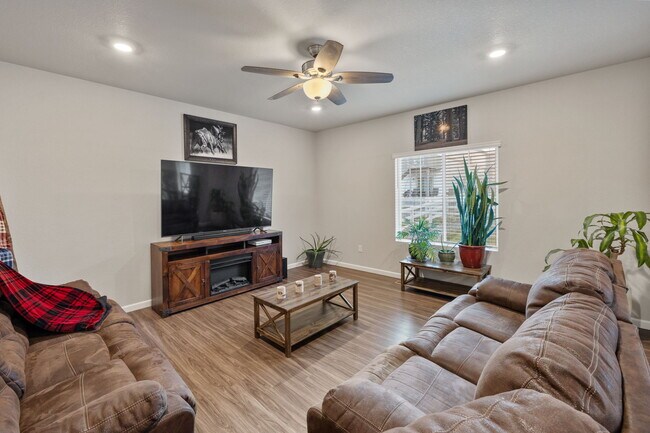Building Photo - 5137 Blue Lunar Ln