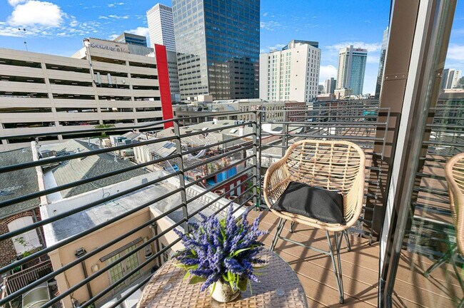 Building Photo - 611 Commerce St