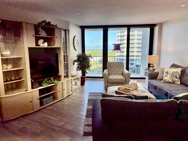 Building Photo - South Seas