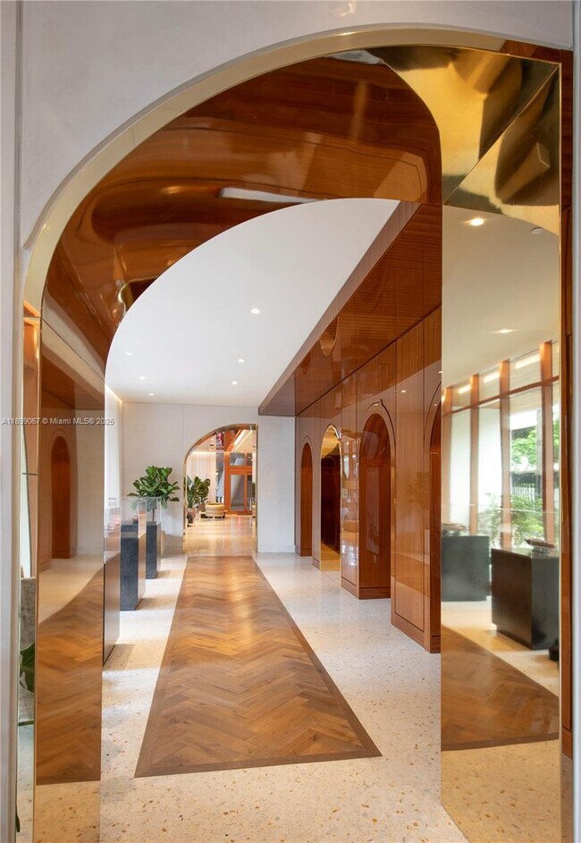 Building Photo - 2655 S Bayshore Dr