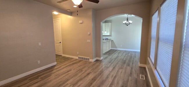 Building Photo - Pet Friendly Beautiful 3 Bed 3.5 Bath in R...