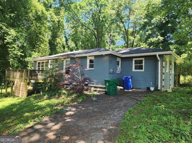 Building Photo - 3220 Memorial Dr