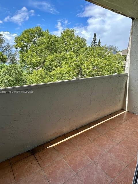 Building Photo - 10000 NW 80th Ct