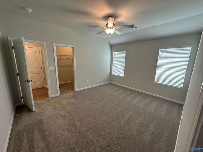 Building Photo - 205 Six Pence Ct