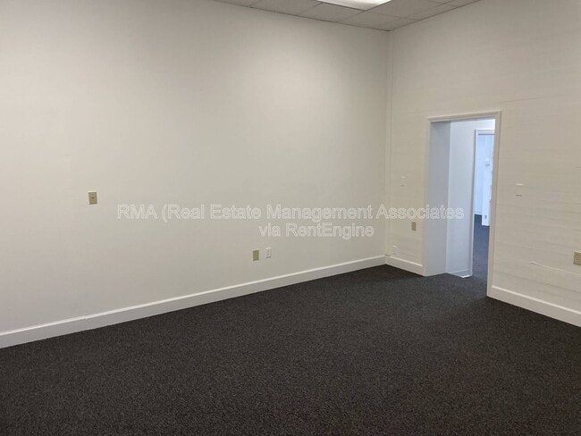 Building Photo - 11 Market St