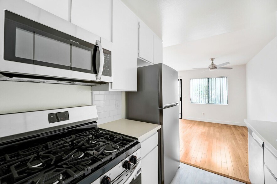 Primary Photo - 3415 McLaughlin Ave